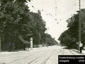 Allegade  Set fra Frederiksberg Runddel mod Falconer allé 1920.jpg
